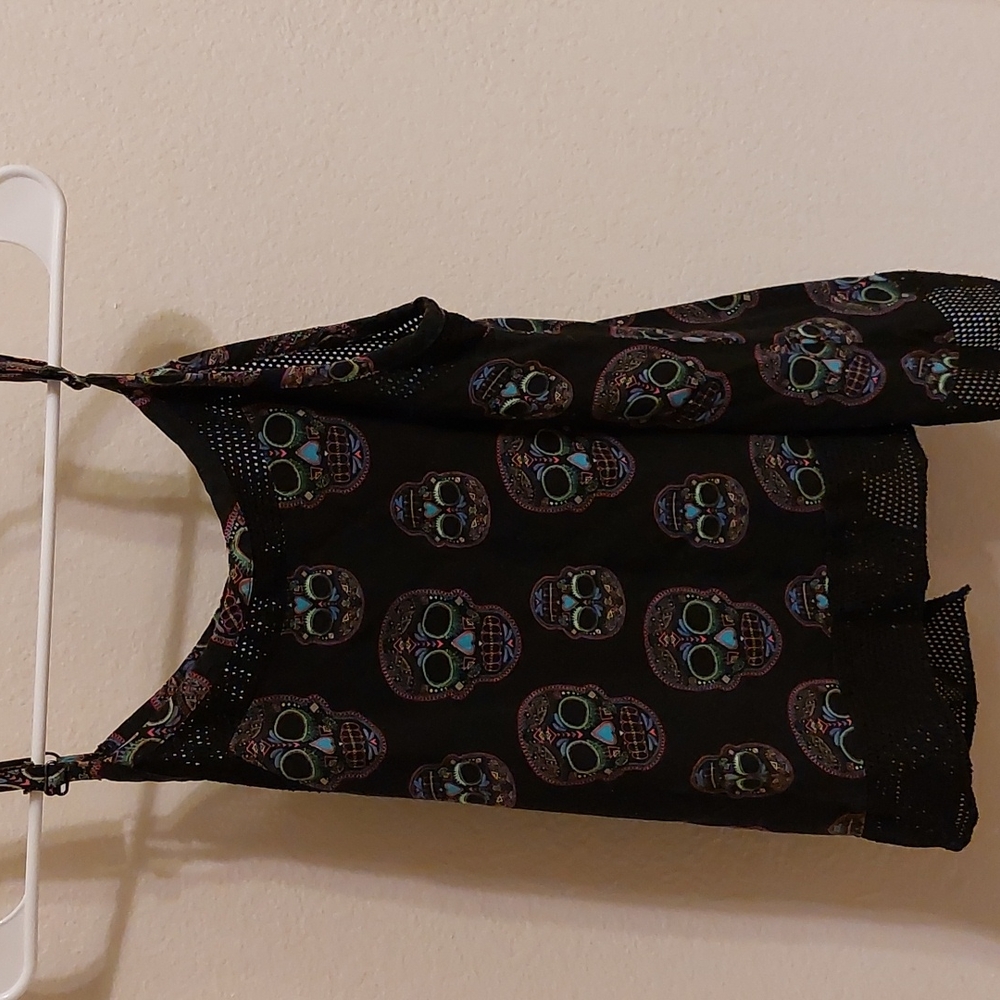 Hot Topic, Tank top, Size M, skulls/mesh